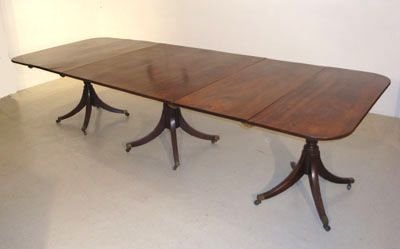 Georgian Mahogany Three-pillar Dining Table in Figured Mahogany